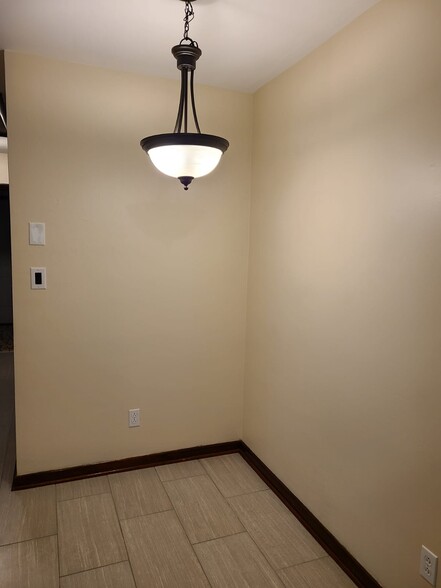 Building Photo - 309 Woodview Ave