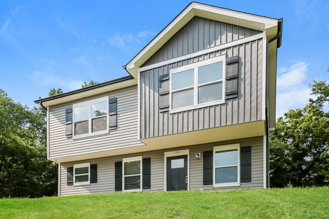 Building Photo - 104 High Ave SW