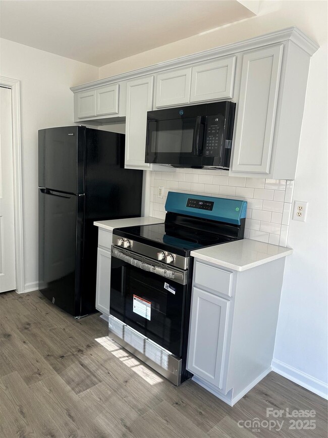 Building Photo - 1356 Pampas Cir