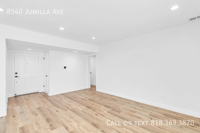 Building Photo - STYLISH AND MODERN 3BR/2BA IN RESIDENTIAL ...