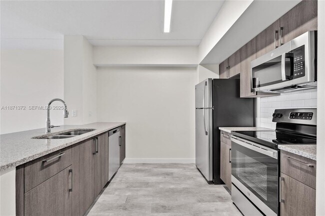 Building Photo - 400 NW 112th Ave