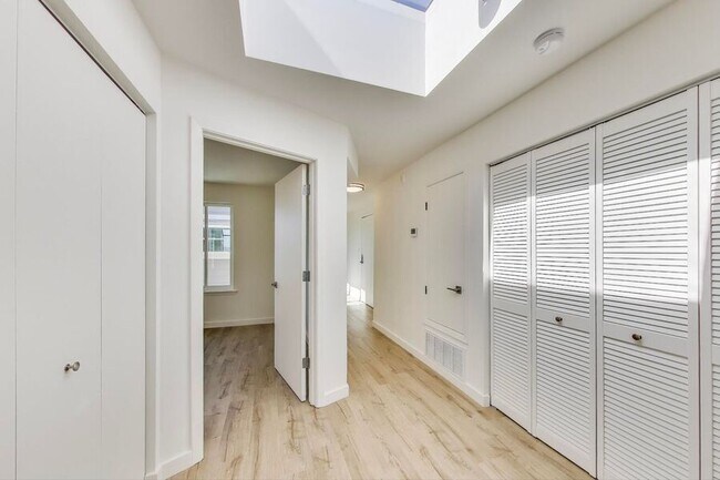 Building Photo - 2137 Lombard St