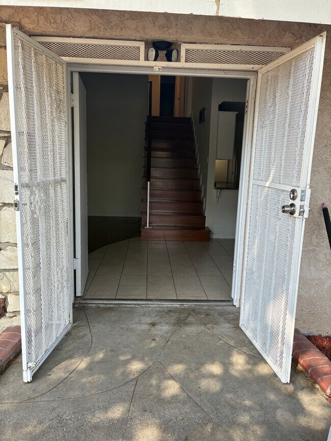 Building Photo - BEAUTIFUL 3 BEDROOM/ 2 BATH- ONE TIME RENTAL