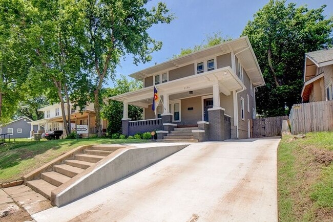 Building Photo - 3/2.5 Dream Home With Lots Of Charm