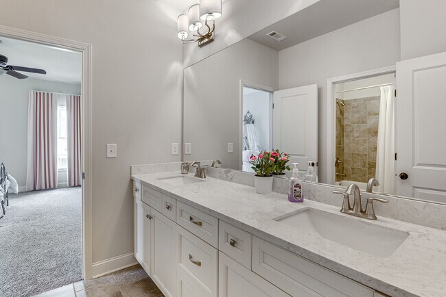 Building Photo - 6275 Bellmoore Park Ln