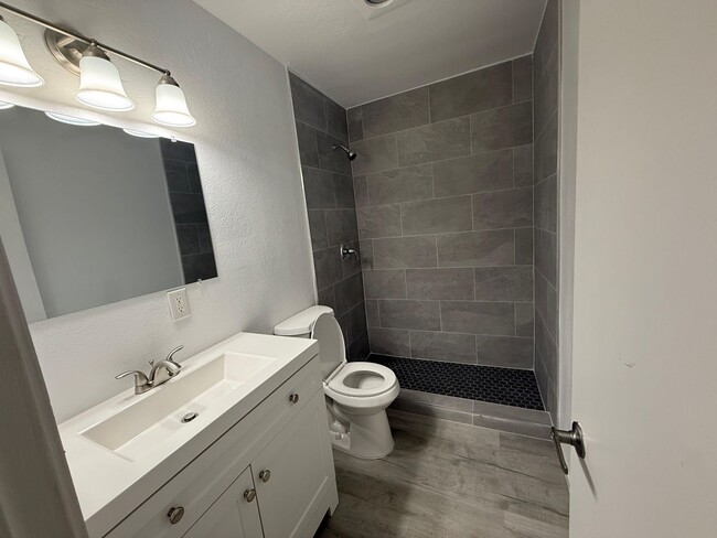 Building Photo - Charming Home in Central Las Vegas