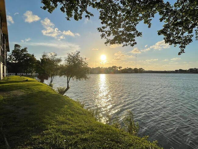 Building Photo - 601 Ives Dairy Rd