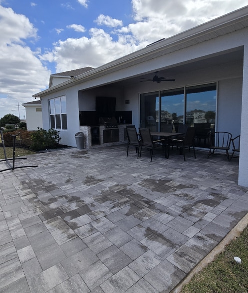 Building Photo - 2830 High Pointe St