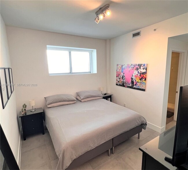 Building Photo - 2900 NE 7th Ave