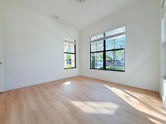 Building Photo - 2074 Dickens Terrace