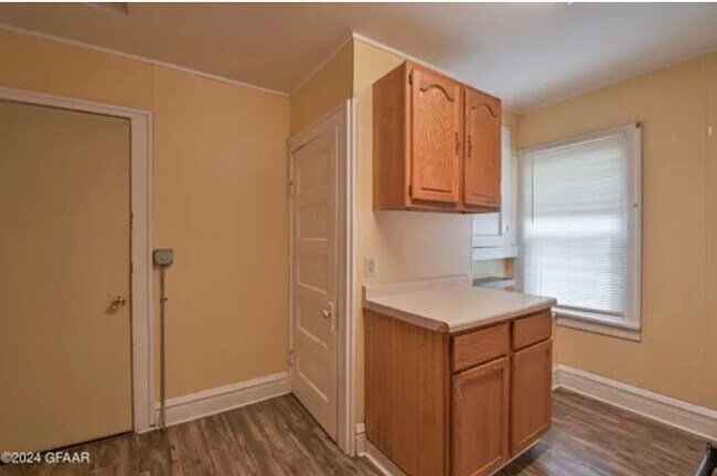 Building Photo - Adorable Single Family Home - 3 bedroom/1 bathroom!