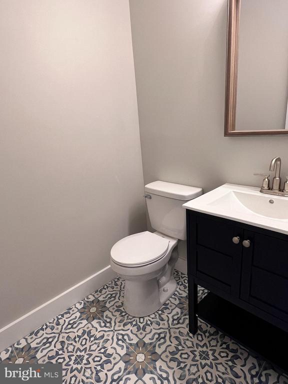 Building Photo - 210 Point Ln