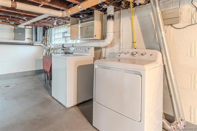 Building Photo - 613 E Lincoln Ave