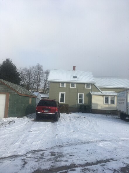 Building Photo - 96 Schenck St