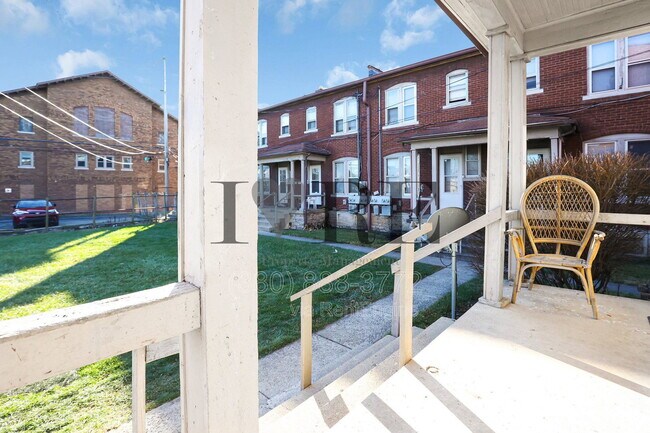 Building Photo - 1257 E Livingston Ave