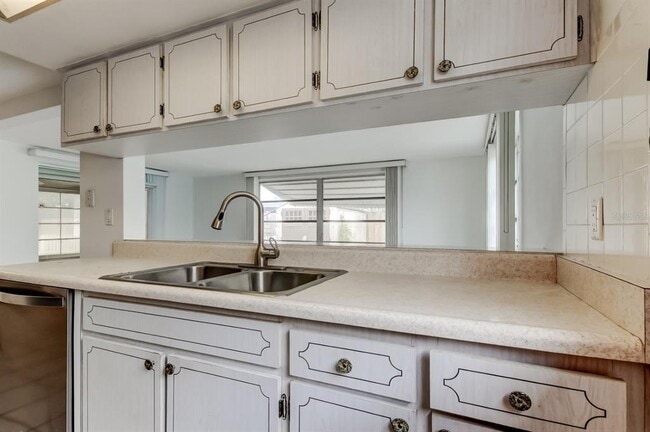 Building Photo - 3735 Mynabird Dr