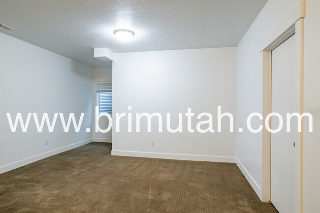 Building Photo - 9196 S Holiday Bowl Ct