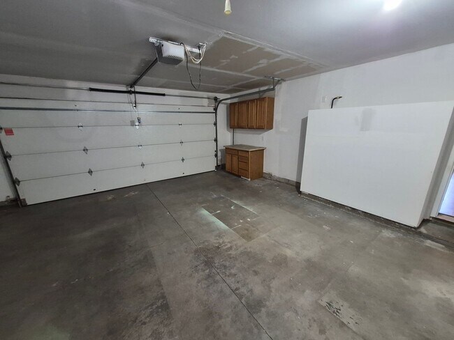 Building Photo - 3BR/2BA Retreat in Tollgate development - Sisters