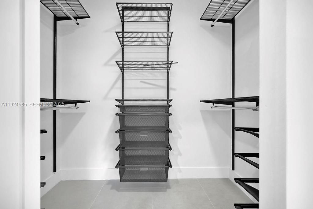 Building Photo - 117 NE 20th St