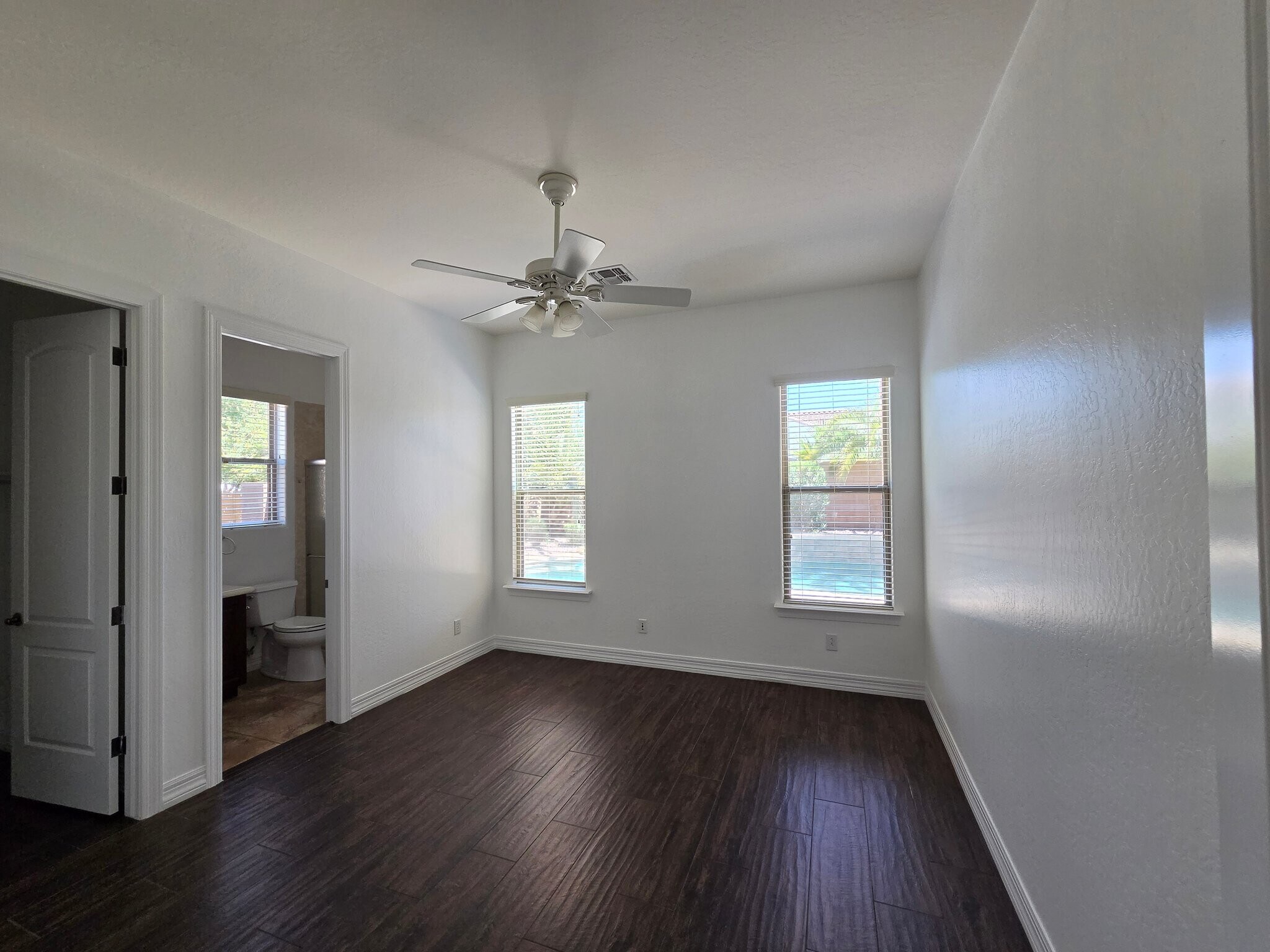 Building Photo - 3127 E Coconino Dr