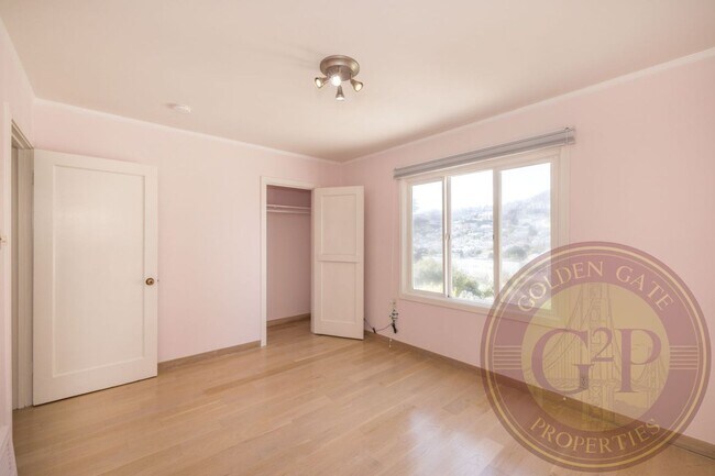 Building Photo - Collingwood Street - 450-452