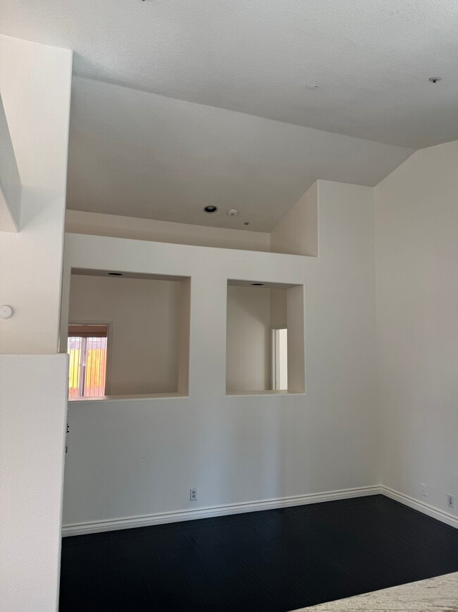 Building Photo - 13885 Portofino St