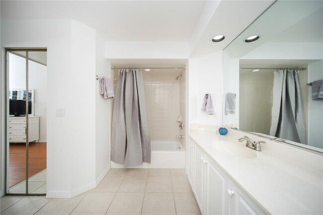Building Photo - 3702 54th Dr W