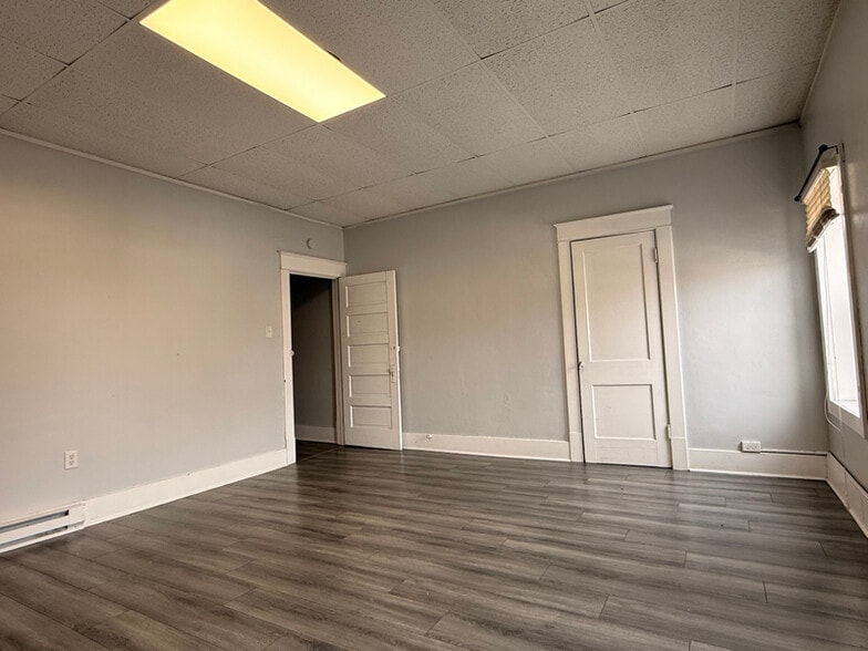 Building Photo - 211 5th St