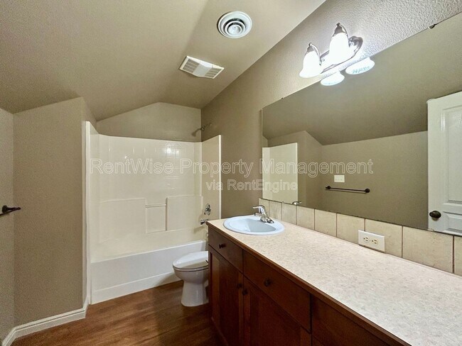 Building Photo - 2253 W los Flores Dr