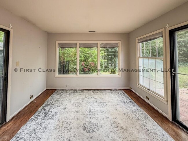 Building Photo - 500 Ashworth Rd