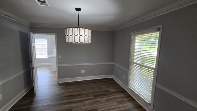 Building Photo - 405 Brentwood Dr
