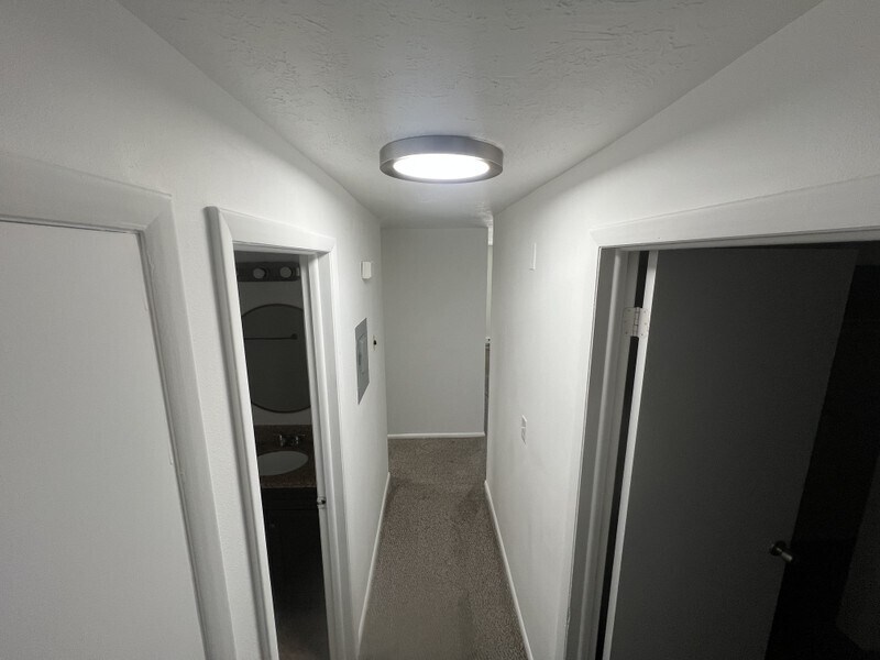 Building Photo - 5197 S 1900 W