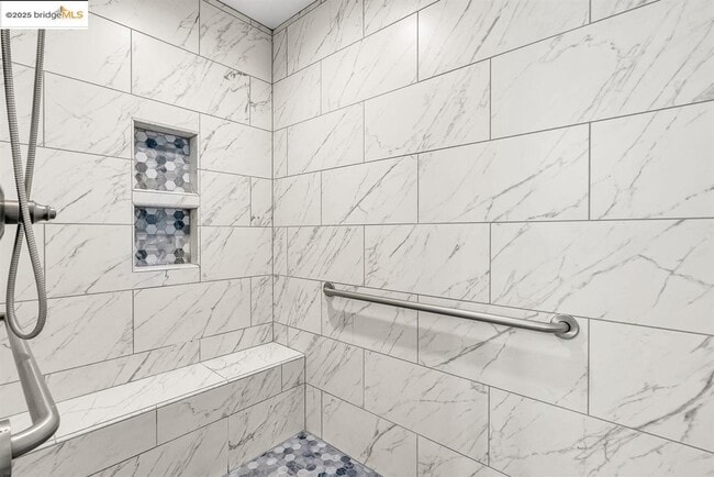 Building Photo - 507 Maple St