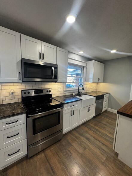 Building Photo - 4018 W Weaver Rd