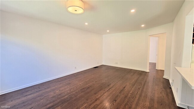 Building Photo - 2 br, 1 bath House - 604 9th Avenue