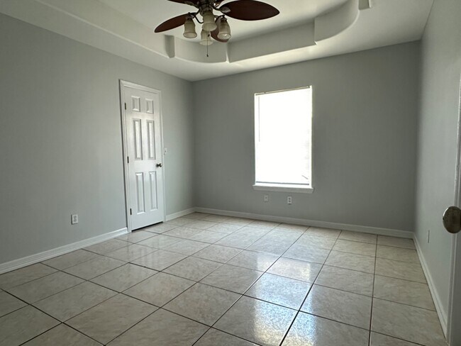 Building Photo - 2300 N Erica St