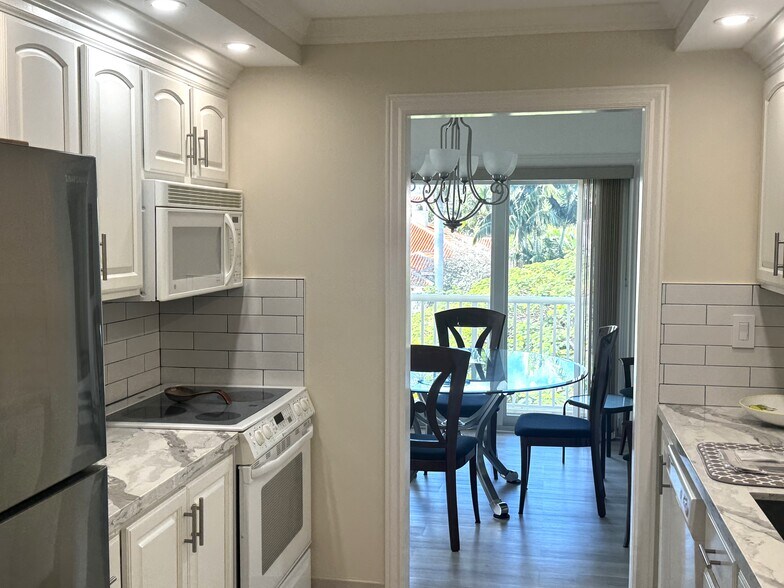 Building Photo - 951 De Soto Rd