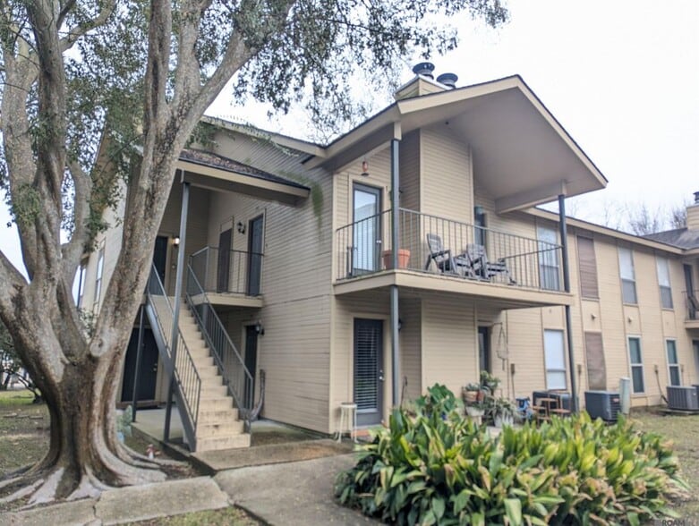 Building Photo - 11011 Cal Rd