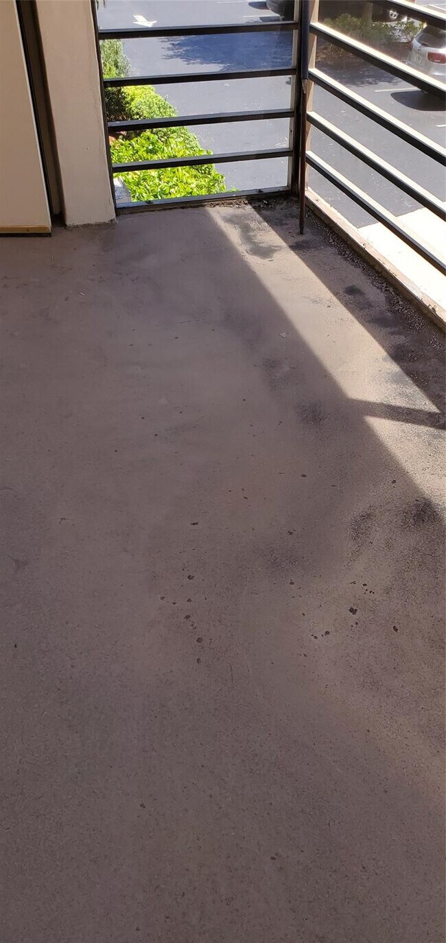 Building Photo - 1000 St Charles Pl