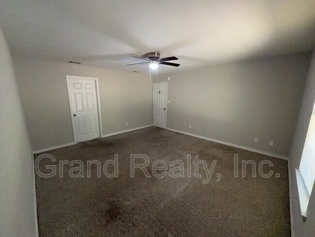 Building Photo - 6464 Outer Dr