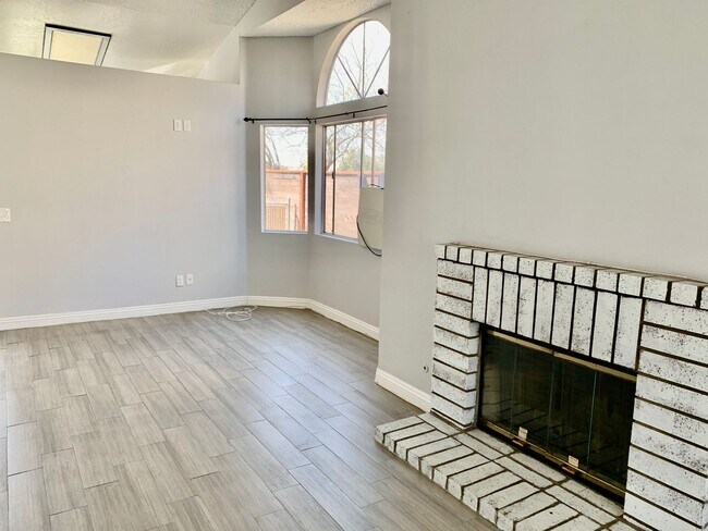 Building Photo - Nice Single Story Home