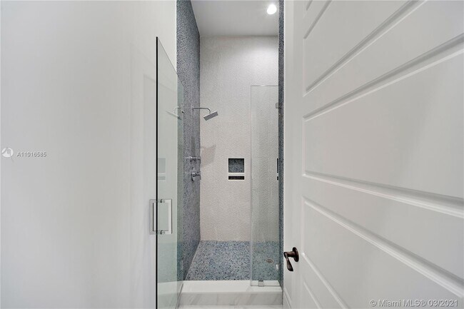 Building Photo - 2 Flamingo Hammock Rd