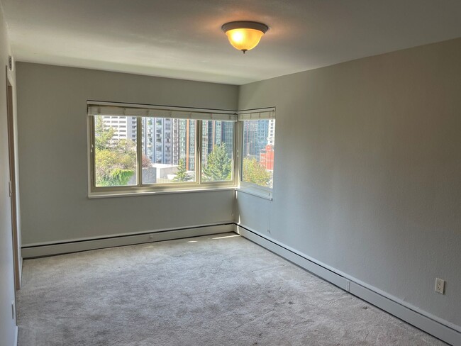 Building Photo - Penthouse Living at the Elektra, 96 Walk S...