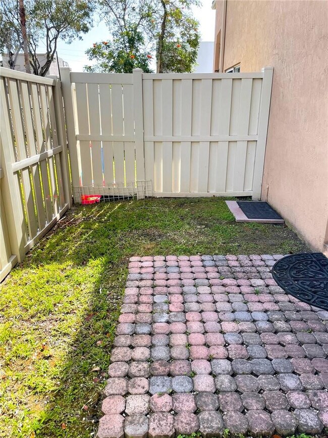 Building Photo - 19 SE 3rd Ave