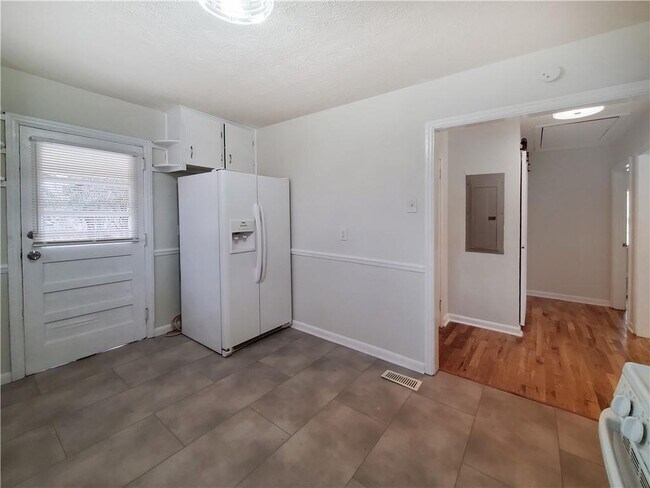 Building Photo - 3018 Grand Ave SW