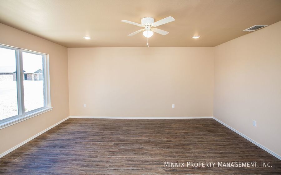 Building Photo - 2402 N Ave O