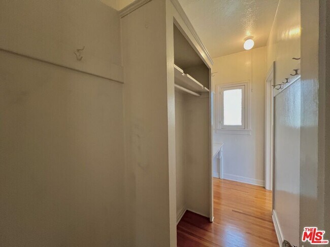 Building Photo - 145 N Sycamore Ave