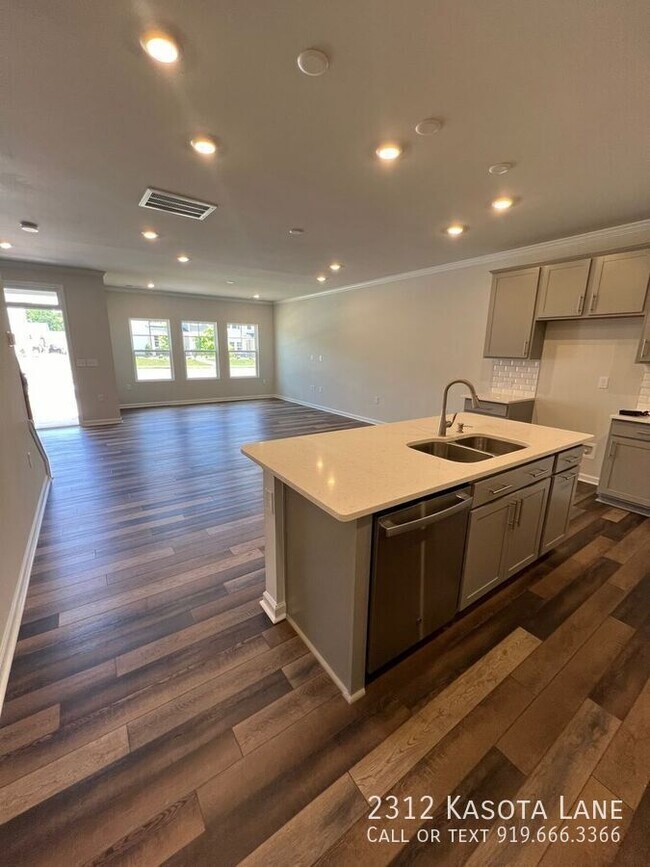 Building Photo - 2312 Kasota Ln