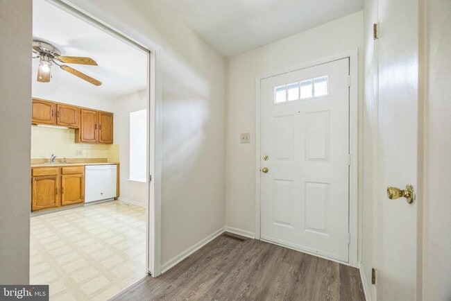 Building Photo - 838 Kings Croft Dr