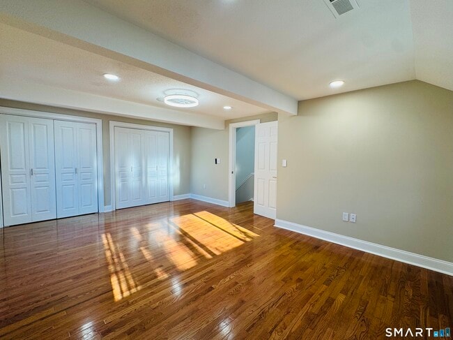 Building Photo - 2 Highland Square